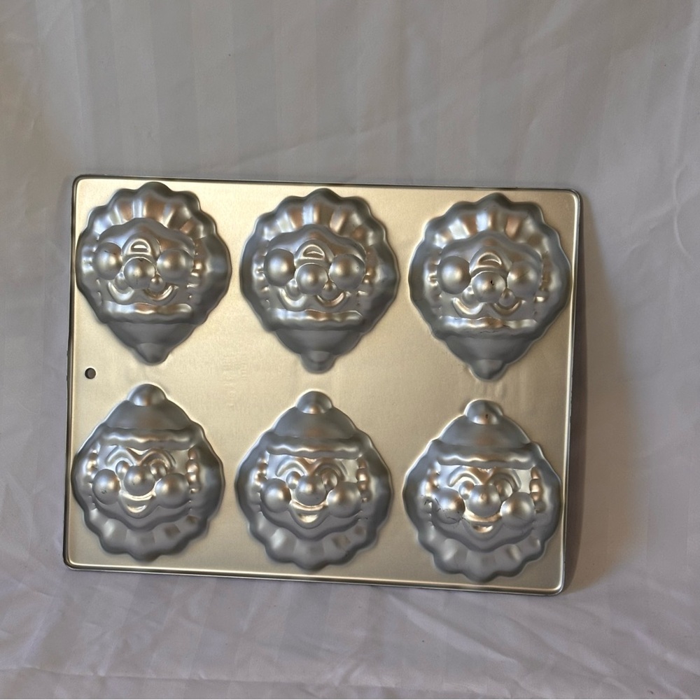 Wilton Vintage Clown Mini Cake Pan 1984 Cake Muffin Baking 6 Molds